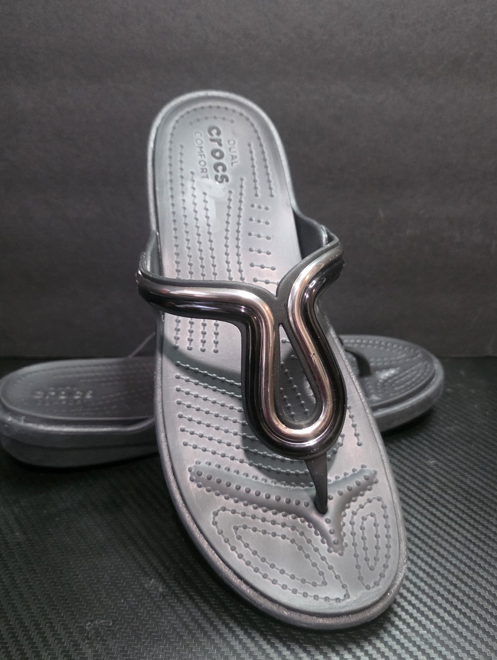 Crocs Women's Sanrah Metal Block Silver Gray Sandal. Size 11